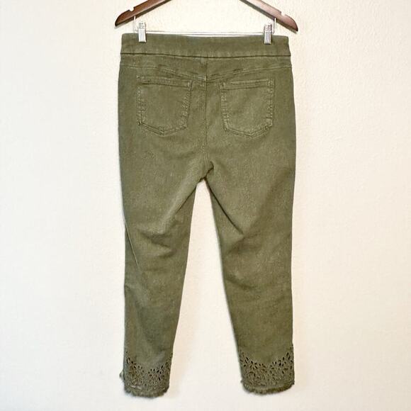 Chico’s Size 1 Women's Size 8 Pull-on Green Jegging Jeans Eyelet Lace Tulip Hem - Picture 6 of 14